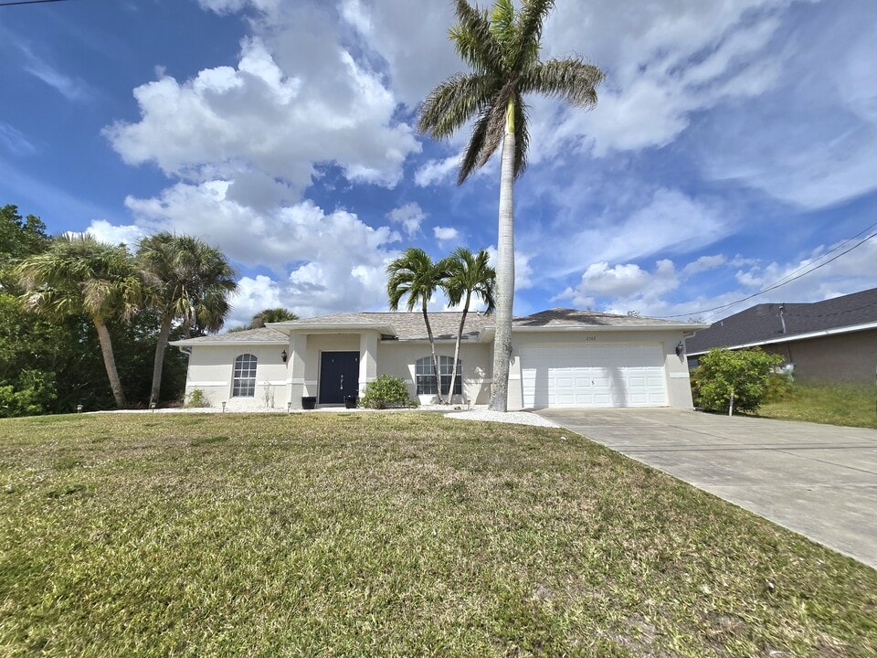 2507 Embers Pkwy W in Cape Coral, FL - Building Photo