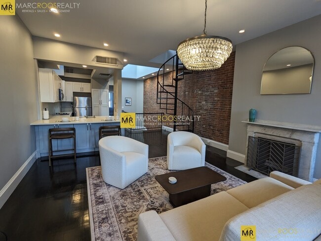 265 Beacon St, Unit 5 in Boston, MA - Building Photo - Building Photo