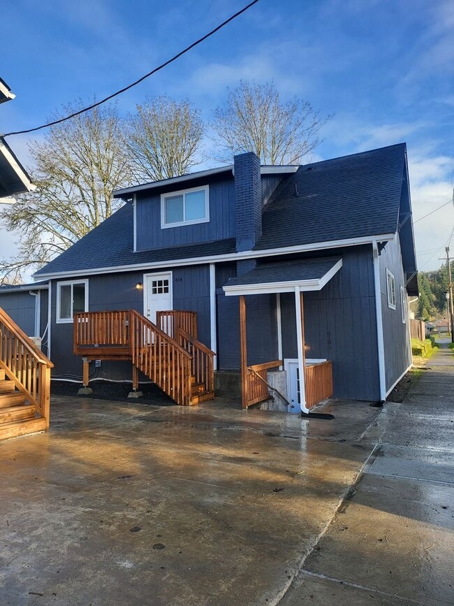 property at 618 S Pearl St