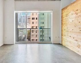 133 NE 2nd Ave, Unit 508 in Miami, FL - Foto de edificio - Building Photo