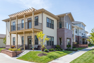 Bungalows on the Lake at Prairie Queen in Papillion, NE - Building Photo - Building Photo