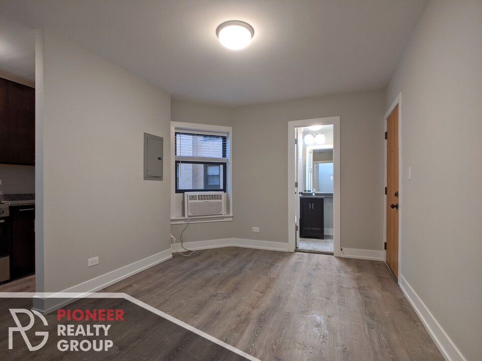 437 W Belden Ave, Unit 108 in Chicago, IL - Building Photo