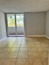 10090 NW 80th Ct in Hialeah, FL - Building Photo - Building Photo