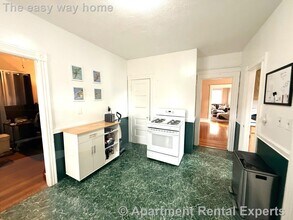 42 Gibbens St, Unit 2F in Somerville, MA - Foto de edificio - Building Photo