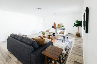 8626 E Highland Ave in Scottsdale, AZ - Building Photo - Building Photo