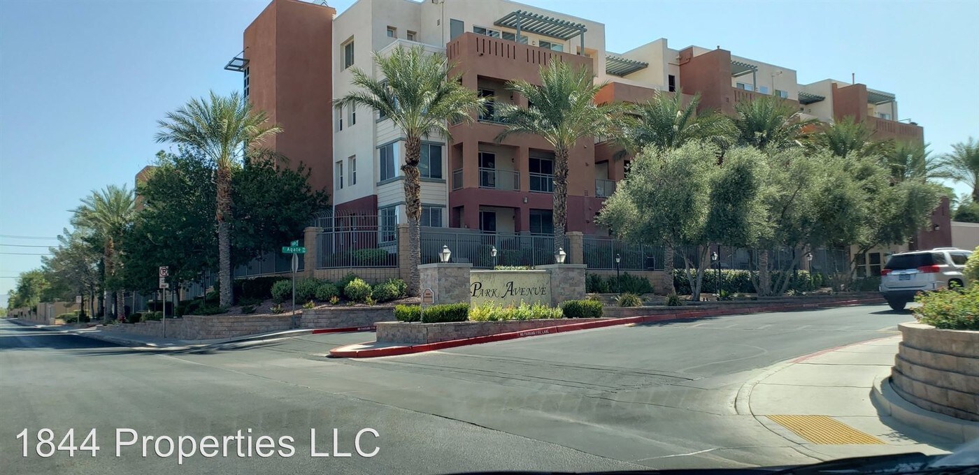 75 E Agate Ave-Unit -#401 in Las Vegas, NV - Building Photo