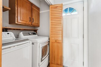 145 Pleasant Valley Way in West Orange, NJ - Foto de edificio - Building Photo