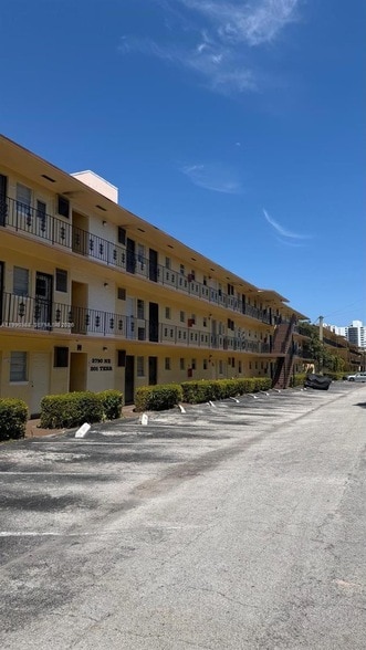 2790 NE 201st Terrace, Unit H217 in Aventura, FL - Foto de edificio - Building Photo