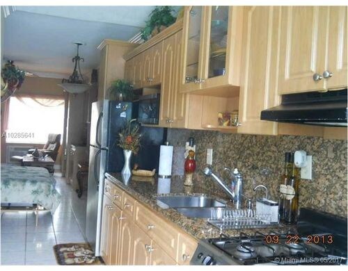 6490 Collins Ave in Miami Beach, FL - Building Photo - Building Photo