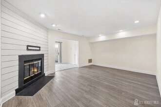 163 Hidden Hollow Ct in Edison, NJ - Building Photo - Building Photo