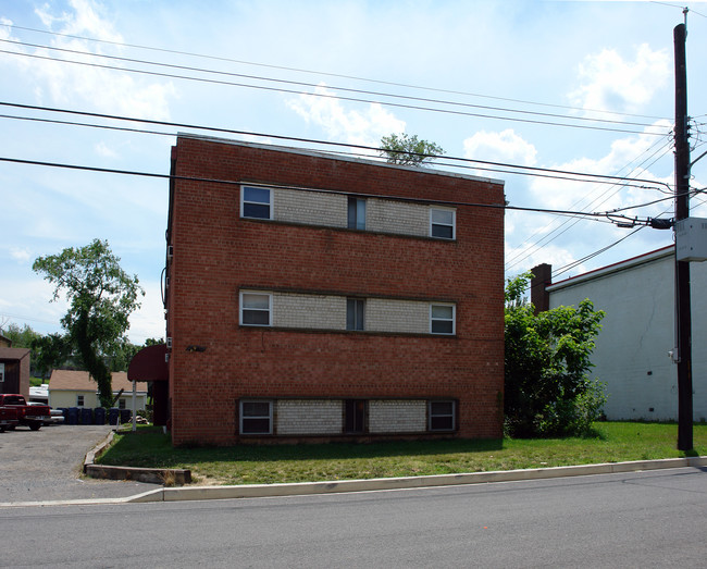 4919 A St SE in Washington, DC - Foto de edificio - Building Photo