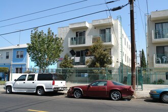 2769 San Marino St in Los Angeles, CA - Building Photo - Building Photo