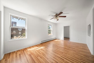 539 Bergen Blvd, Unit 2 in Ridgefield, NJ - Building Photo - Building Photo