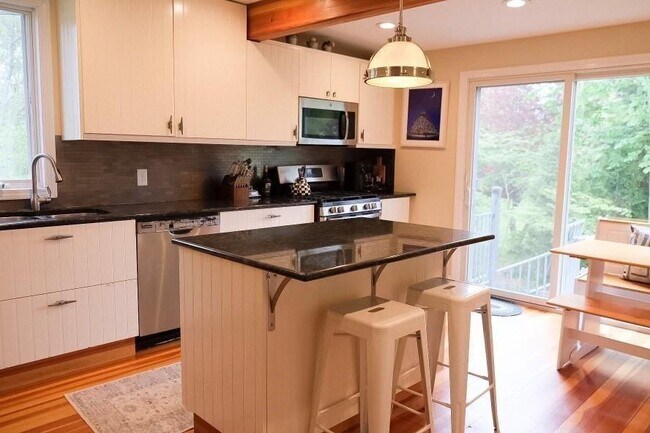 28 East St in Newport, RI - Building Photo - Building Photo