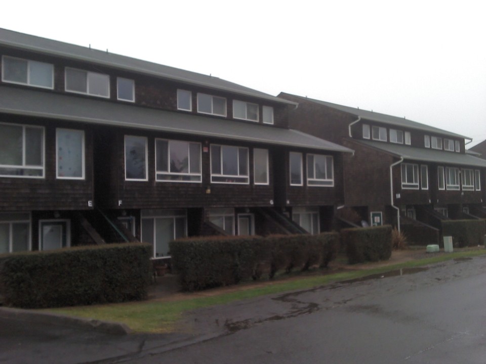 Newport North and South Apartments in Newport, OR - Building Photo