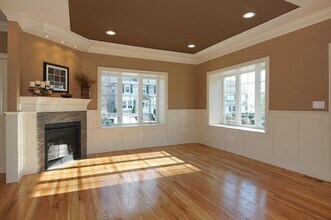 276 Waverley Ave, Unit 1 in Watertown, MA - Foto de edificio - Building Photo