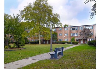 Magnolia Gardens in Harrisburg, PA - Foto de edificio - Building Photo