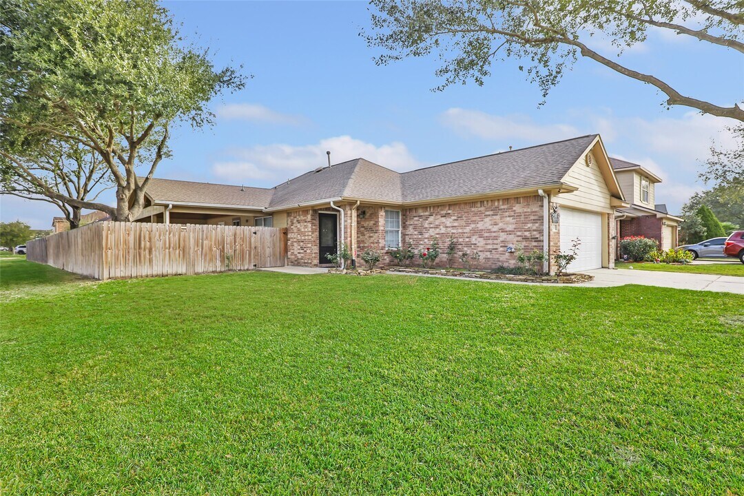12407 Clara Hills Ln in Houston, TX - Building Photo