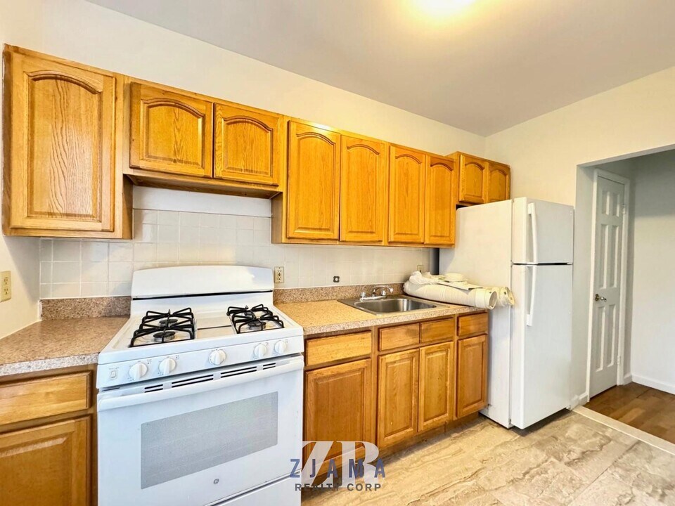 114 Albemarle Rd in Brooklyn, NY - Building Photo
