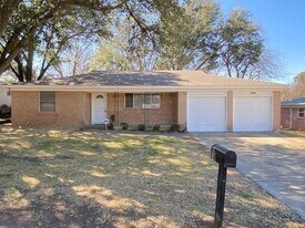 4025 Caddo Trail in Lake Worth, TX - Building Photo