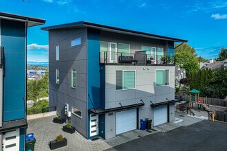 701 Sunset Blvd NE in Renton, WA - Foto de edificio - Building Photo