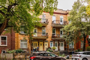 2332 Belgrave Av in Montréal, QC - Building Photo
