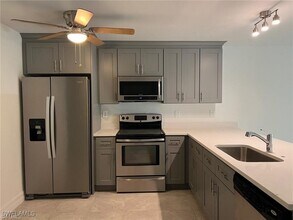 6064 Laurelwood Dr in Ft. Myers, FL - Building Photo - Building Photo