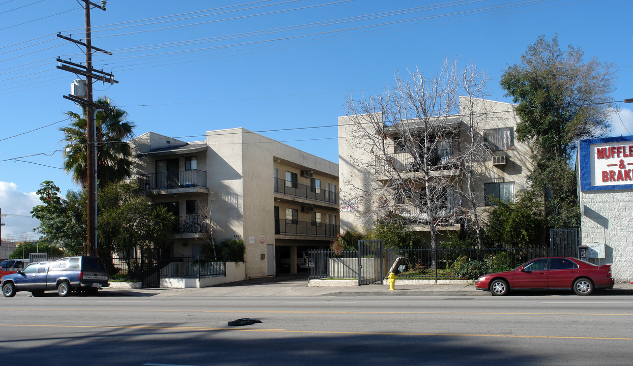 7635 Lankershim Blvd in North Hollywood, CA - Foto de edificio