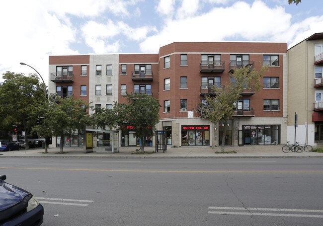 6175-6177 Sherbrooke Rue O in Montréal, QC - Building Photo - Building Photo