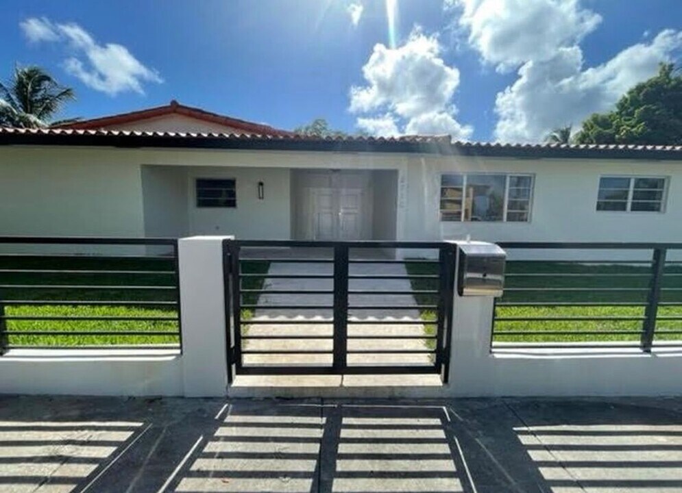 2780 SW 31st Ave in Miami, FL - Foto de edificio