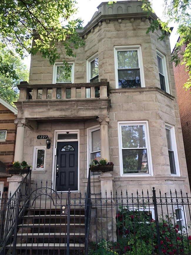 1227 N Rockwell St, Unit # 02
