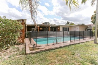 5515 Cleveland St in Hollywood, FL - Building Photo - Building Photo