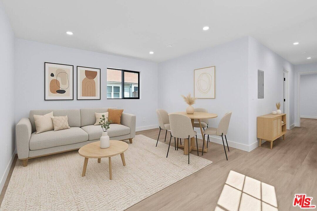 1518 1/2 Stearns Dr in Los Angeles, CA - Building Photo