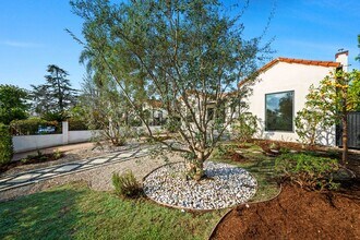 1621 Hi Point St in Los Angeles, CA - Building Photo - Building Photo