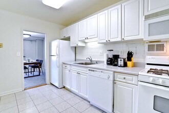 2111 Richmond Hwy in Arlington, VA - Building Photo - Building Photo