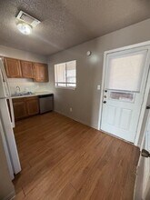 139 Elm St in Lockhart, TX - Building Photo - Building Photo