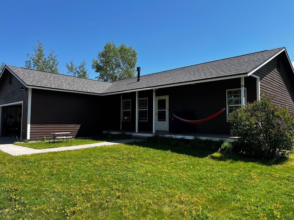 8469 Teal Trail in Victor, ID - Foto de edificio