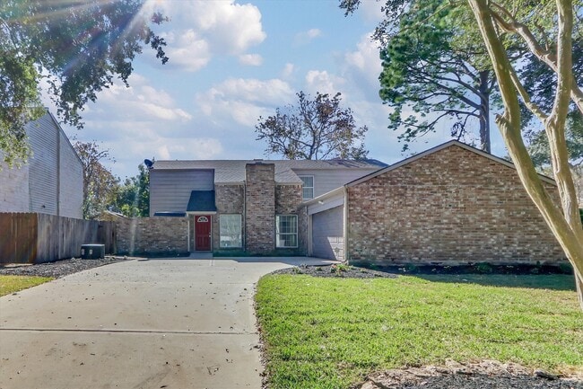 13911 Piping Rock Ln in Houston, TX - Building Photo - Building Photo