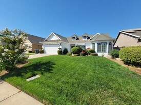 5038 W Lark Ave in Visalia, CA - Building Photo