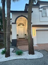 1607 SW 157th Ave in Pembroke Pines, FL - Foto de edificio - Building Photo