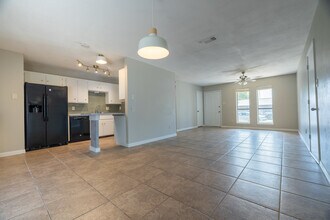 1424 W Torrey St in Granbury, TX - Building Photo - Building Photo