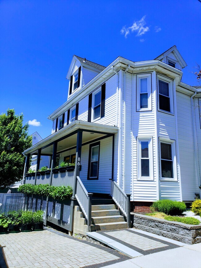 86 Glenwood Rd, Unit Apt2 in Somerville, MA - Foto de edificio - Building Photo