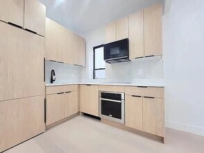 704 Eighth Avenue in Brooklyn, NY - Building Photo - Building Photo