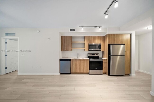 555 NE 8th St, Unit 0707 in Fort Lauderdale, FL - Building Photo - Building Photo