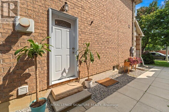 70 Silverdart Crescent in Richmond Hill, ON - Building Photo - Building Photo