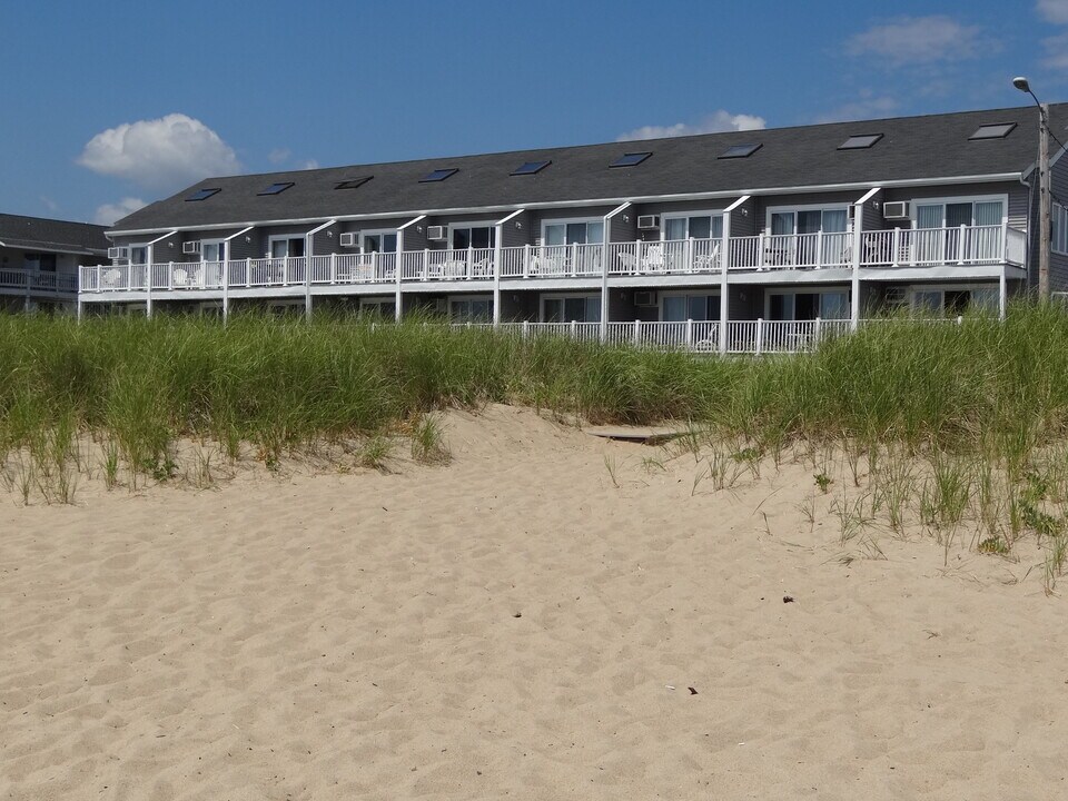 1 Bay Ave, Unit 2 in Old Orchard Beach, ME - Building Photo