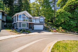 5361 Royal Sea View in Nanaimo, BC - Building Photo - Building Photo