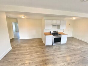 12 Malletts Bay Ave in Winooski, VT - Building Photo - Building Photo