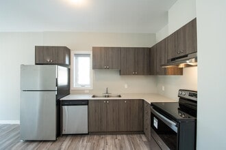 143 Bloor St W in Oshawa, ON - Building Photo - Building Photo