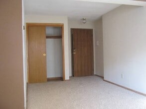 Trinoja in West St. Paul, MN - Foto de edificio - Building Photo